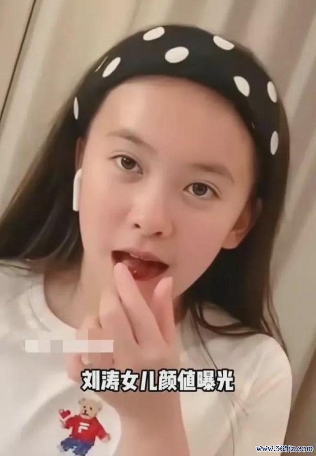 刘涛携男儿亮相意大利 母女同框似姐妹